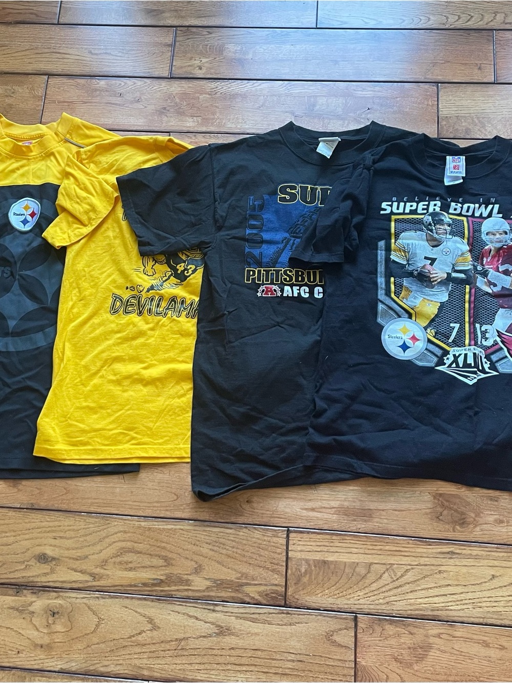 Pittsburgh Steelers men’s  Tee’s  - Black & Yellow bundle of 4